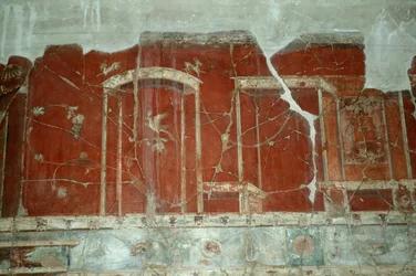 Wand im Haus der Holztrennwand